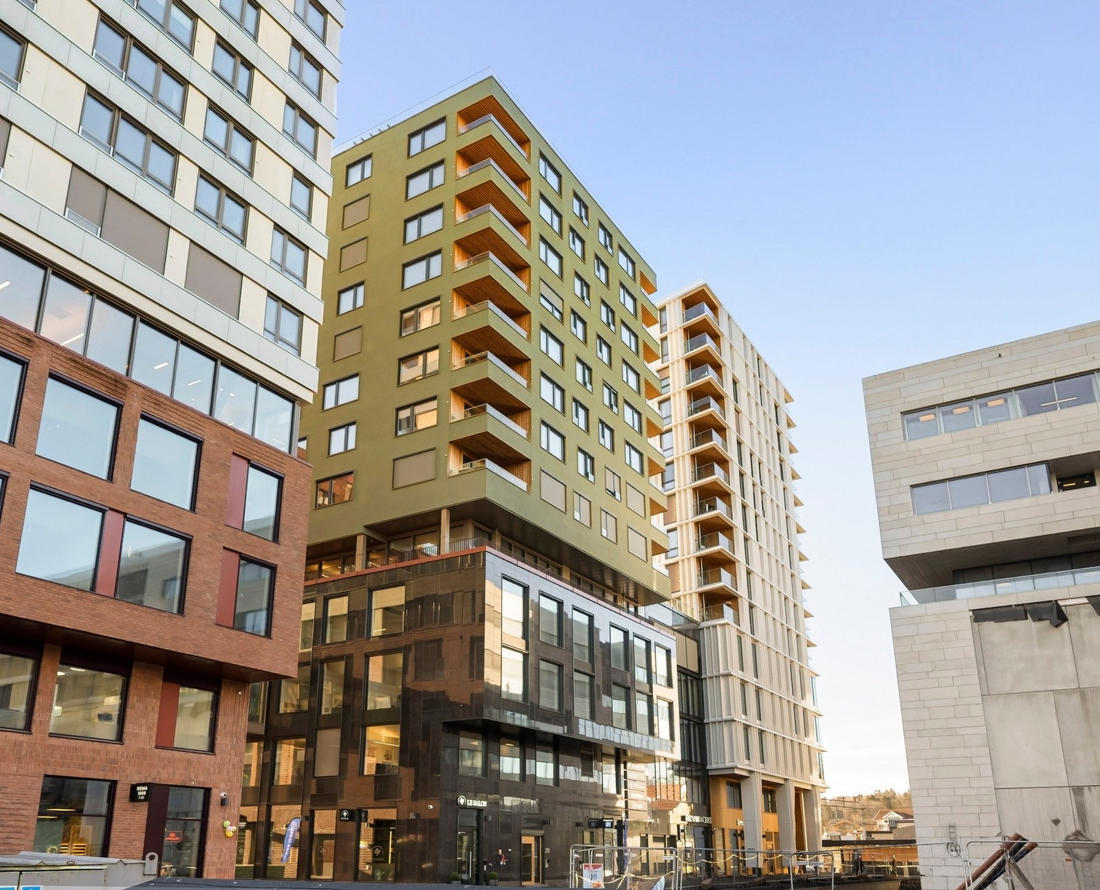 Moderne fasade - Midt i Sandvika sentrum. Galleribilde