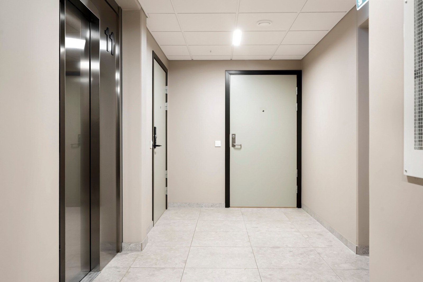 Gang, med tilgang til heis. Galleribilde