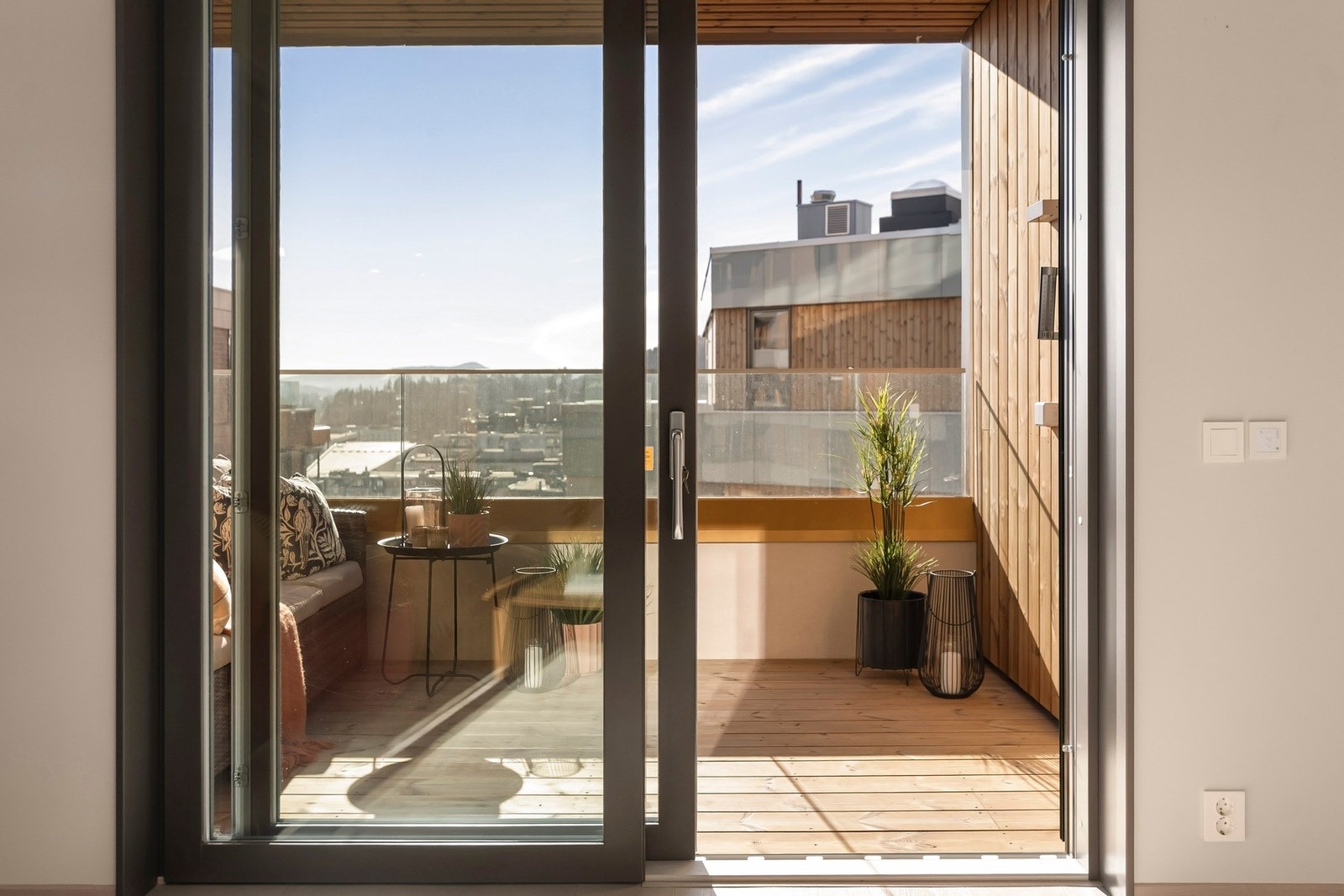 Direkte utgang til balkong fra stue. Galleribilde