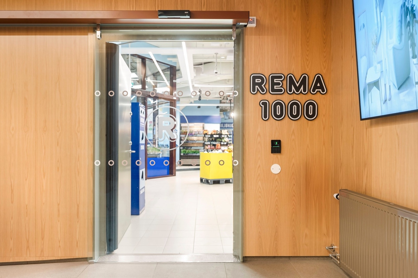 Sentral beliggenhet med direkte inngang til dagligvarebutikk i første etasje. Galleribilde