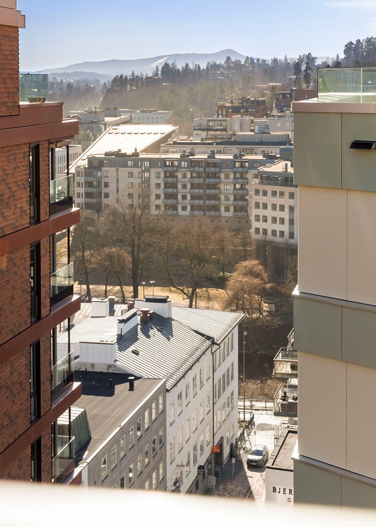 Med heis direkte ned i første etasje har man enkel tilgang på sentrale fasiliteter i Sandvika sentrum. Galleribilde