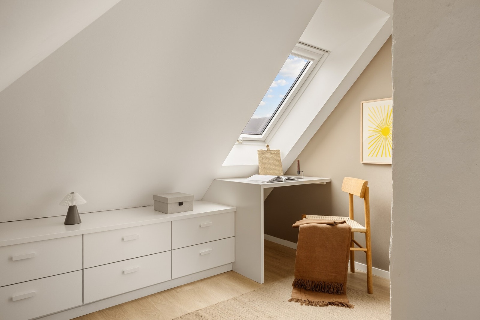 Det andre rommet på loftet er innredet som kontor (ikke godkjent for varig opphold). Galleribilde