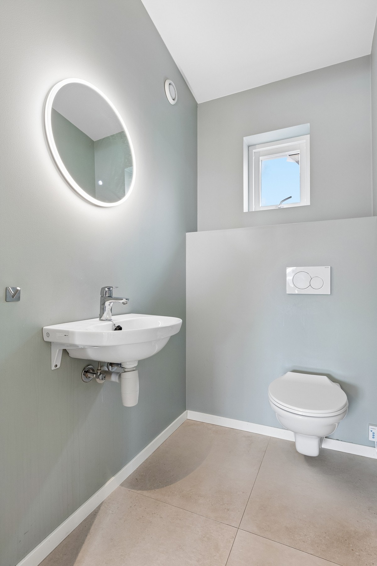 Smart med toalettrom oppe i hovedetasjen. Galleribilde