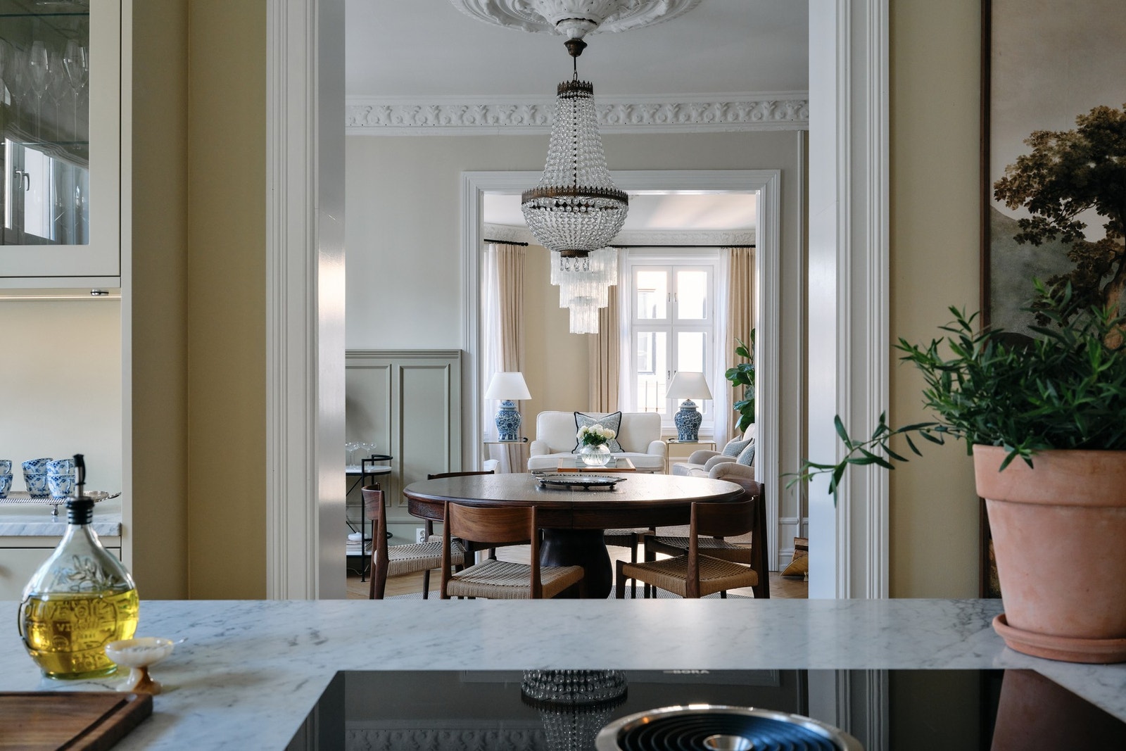 Dette er en særdeles tiltalende 4-roms hjørneleilighet med attraktiv og tilbaketrukket beliggenhet på grensen mellom Frogner og Vika. Foto: BOROWIAK AS v/Chris Borowiak Galleribilde