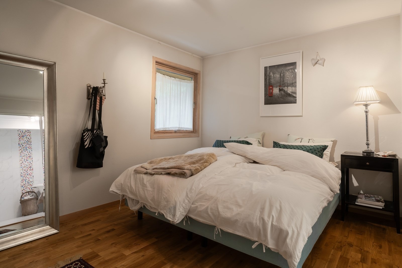 Lyst og luftig hovedsoverom Galleribilde