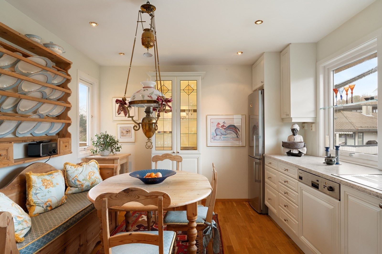 God plass til en liten spisegruppe Galleribilde