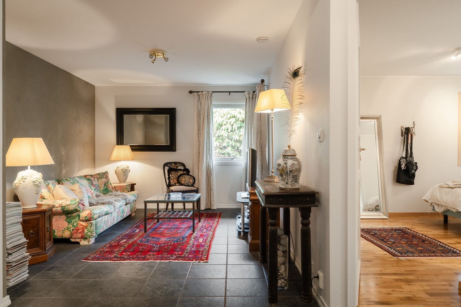 Svært praktisk kjellerstue/soverom Galleribilde