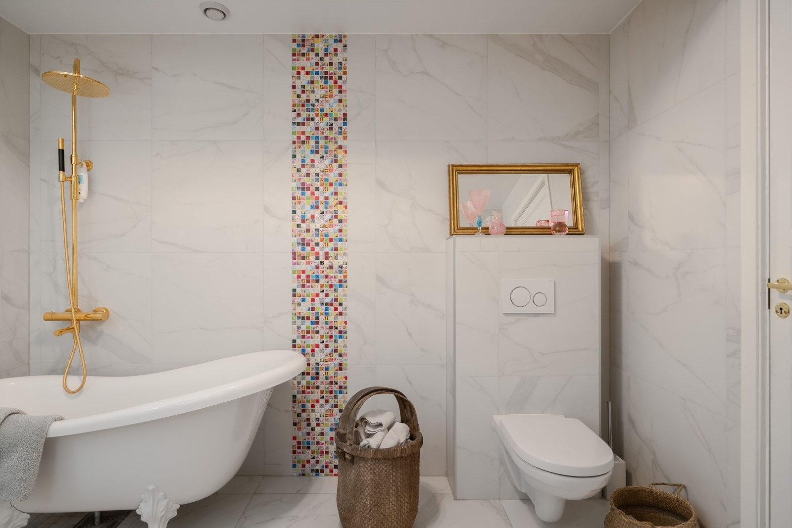 Delikate fargevalg med gull detaljer! Galleribilde