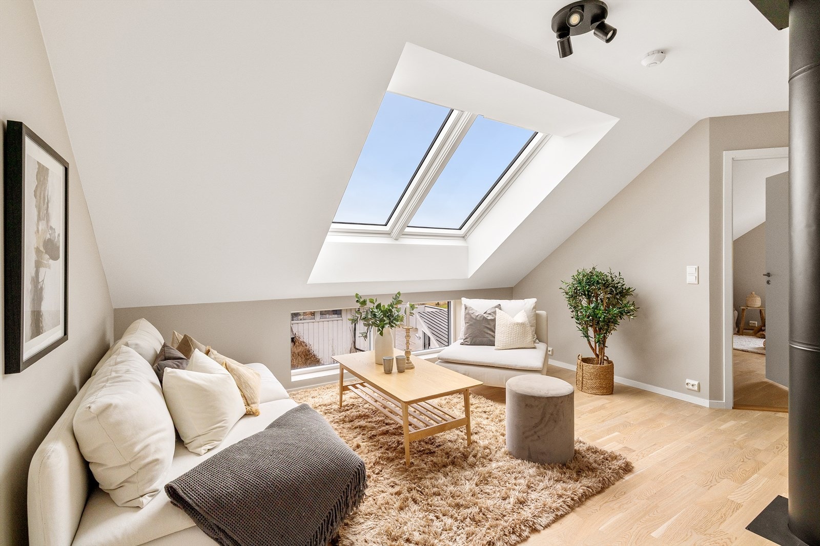 Parkett på gulv og malte vegger Galleribilde