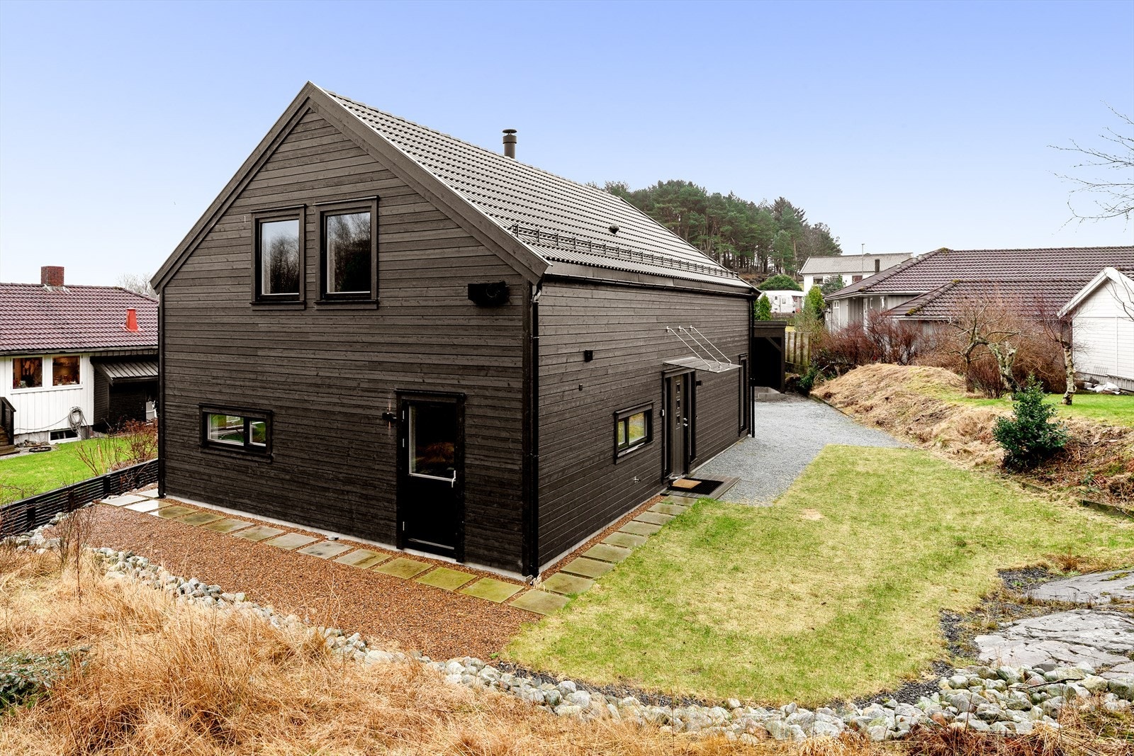 Boligen ligger i et fredelig og familievennlig område på toppen av Snøde i Tananger Galleribilde