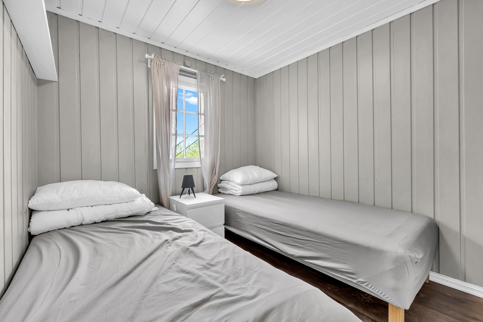 Det andre soverommet er i dag innredet med to enkeltsenger for å utnytte rommet best mulig. Galleribilde