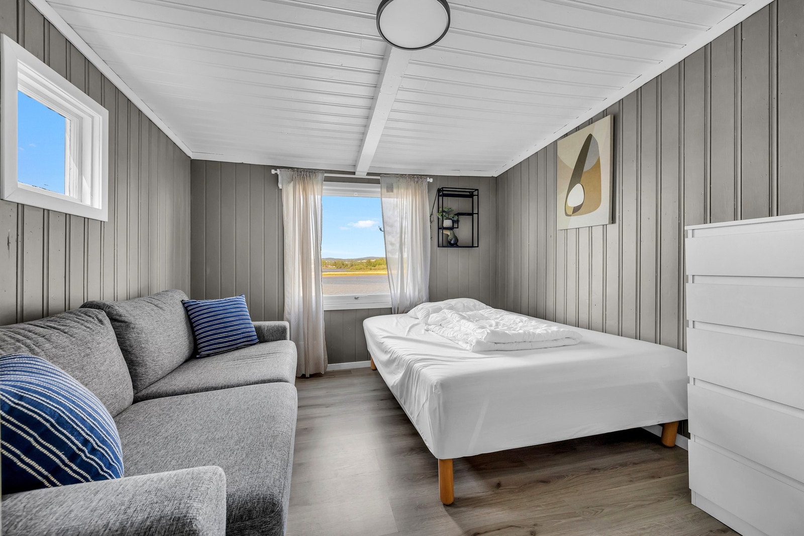 Det innerste rommet har god plass til både seng og sofagruppe, samt garderobeløsning. Galleribilde