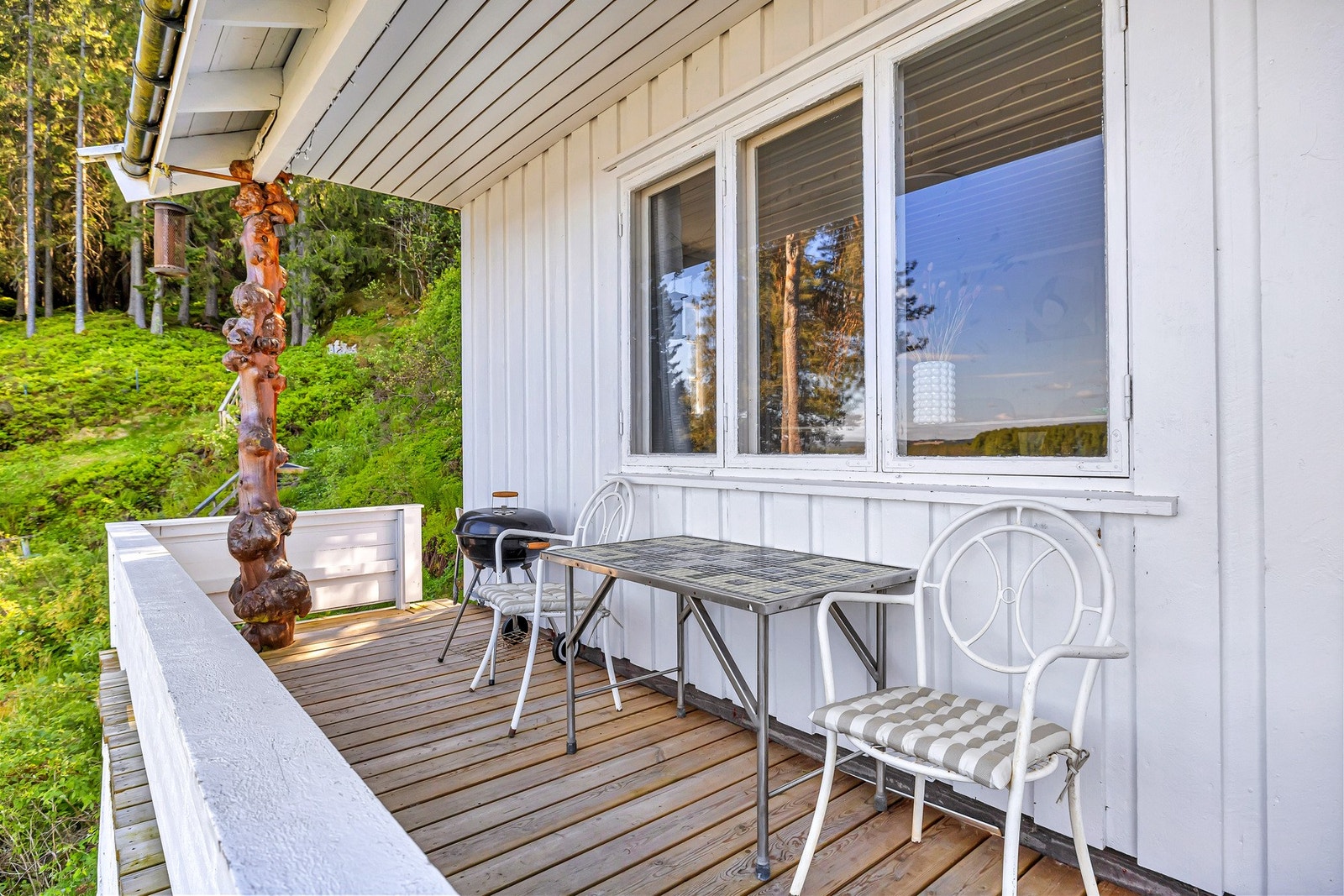 Fritidsboligen har en terrasse på ca. 14 m² (Bygg A). Galleribilde