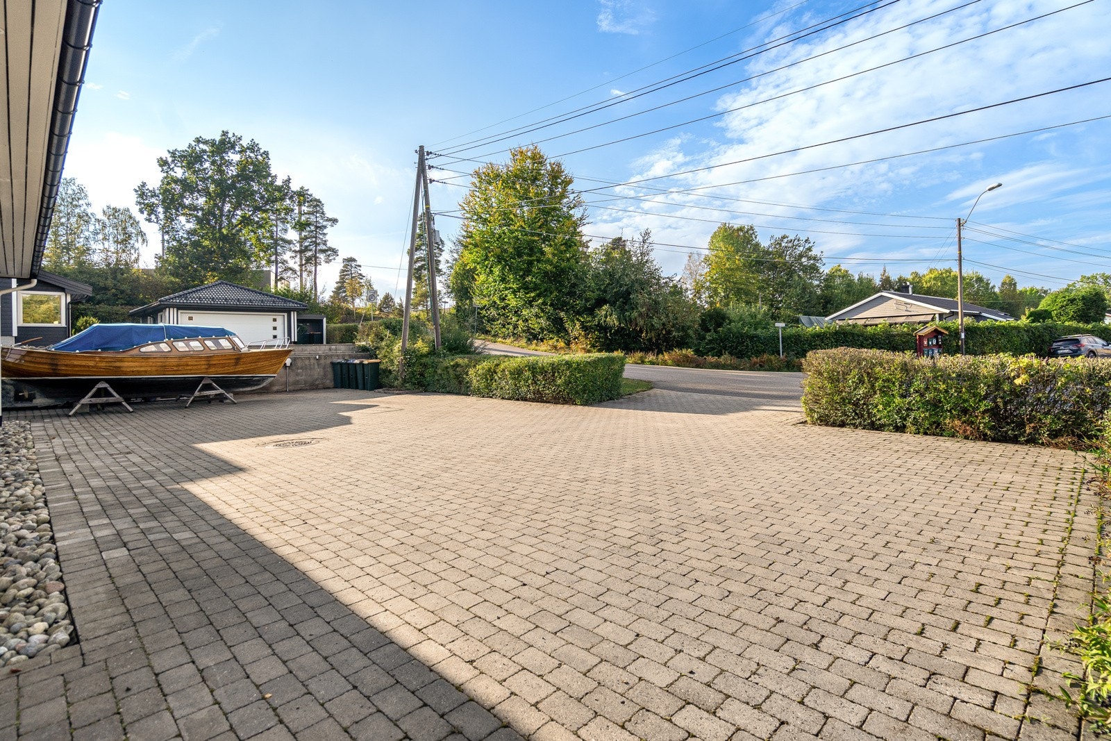 Gårdsplass. Galleribilde