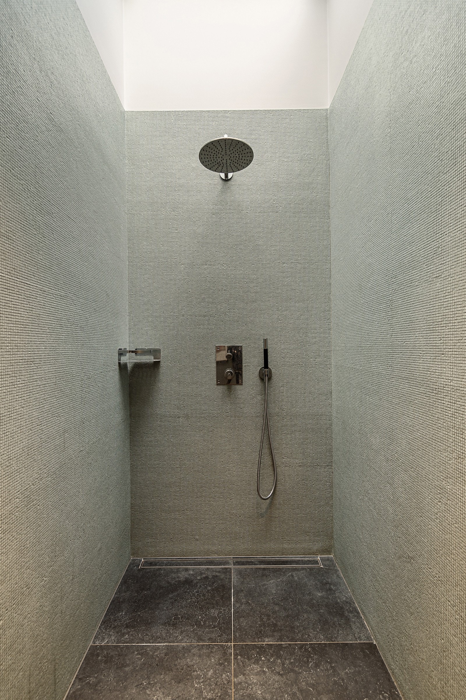 Dusj med takvindu og lekkre microfliser Galleribilde