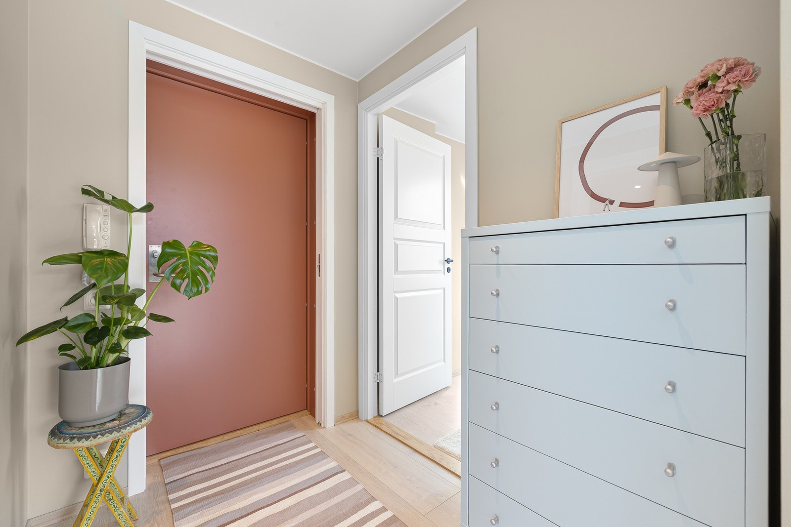 Velkommen til en trivelig visning! Har du spørsmål til leiligheten er det bare å ta kontakt med megler på 941 60 434. Galleribilde