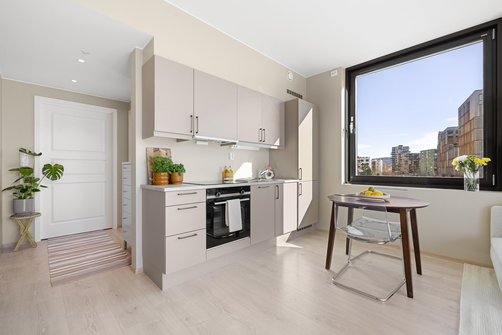 Leilighetens kjøkken er i likhet med resten av leiligheten i meget god stand, og er vurdert til TG 0 av byggesakkyndig. Galleribilde