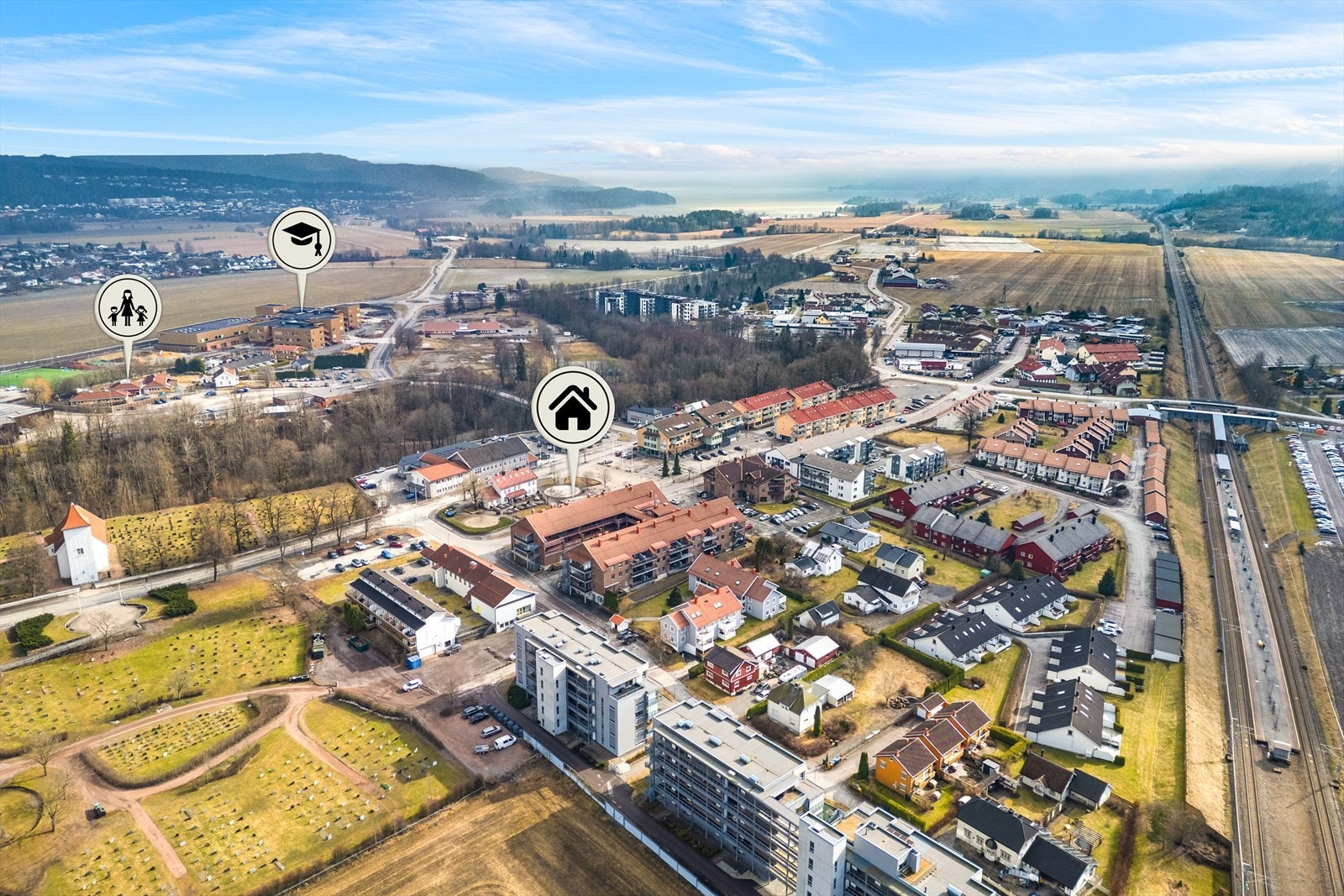 Kort gangavstand til både Haga barnehage (6 min) og Klokkerjordet skole for 1. til 10. trinn (9 min). Galleribilde