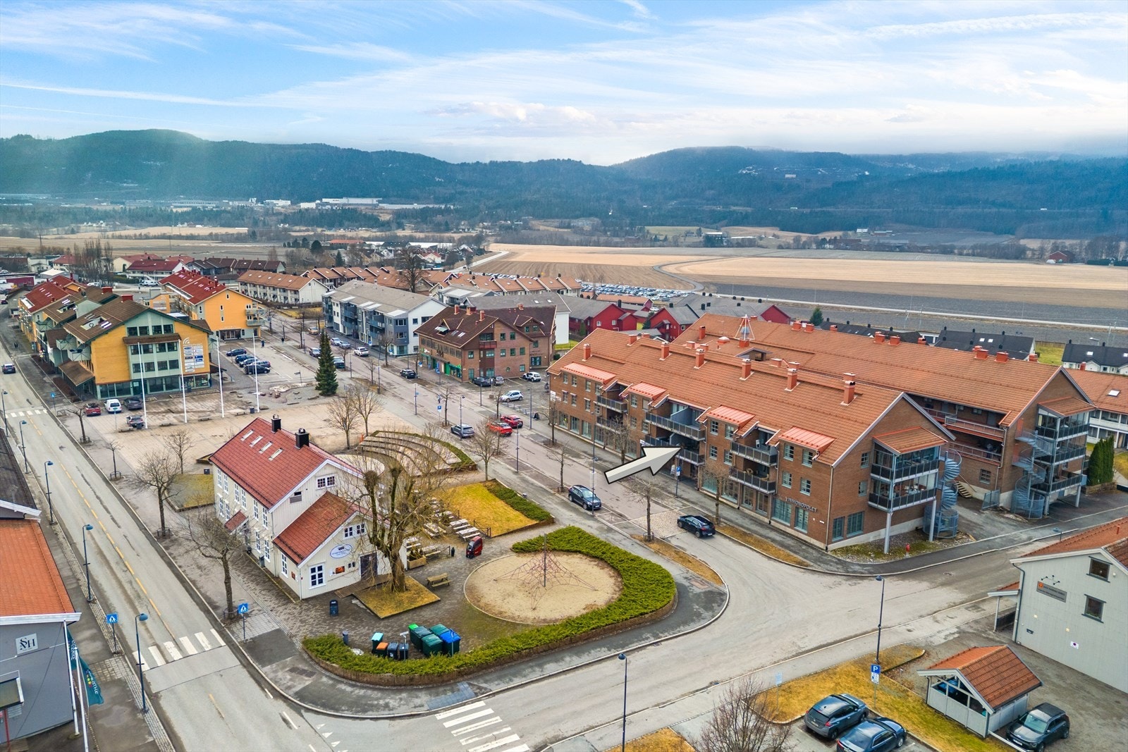 En sentral og praktisk beliggenhet med alt du trenger i hverdagen rett utenfor døren. Galleribilde