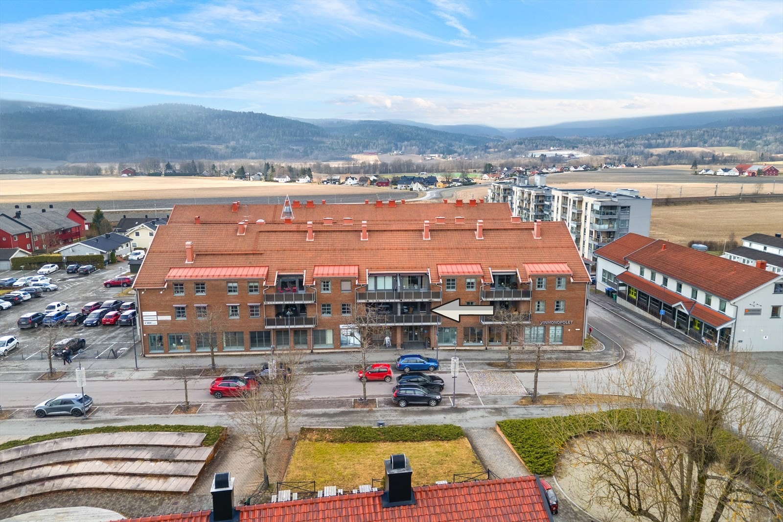 Beliggenheten i 2. etasje gir en fin oversikt over det sentrale og trivelige nabolaget. Galleribilde