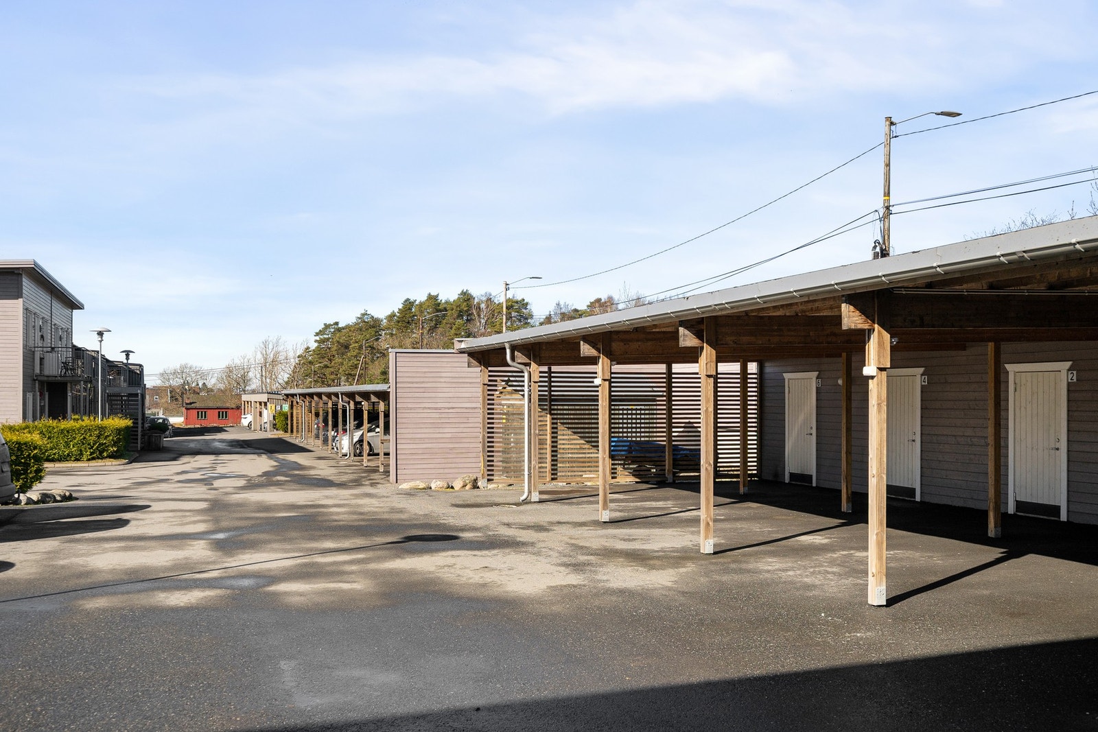 Carport og sportsbod følger med leiligheten Galleribilde
