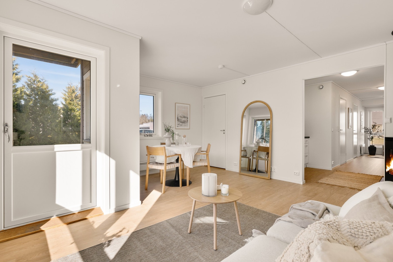 Stuen har en naturlig forbindelse til markterrassen Galleribilde
