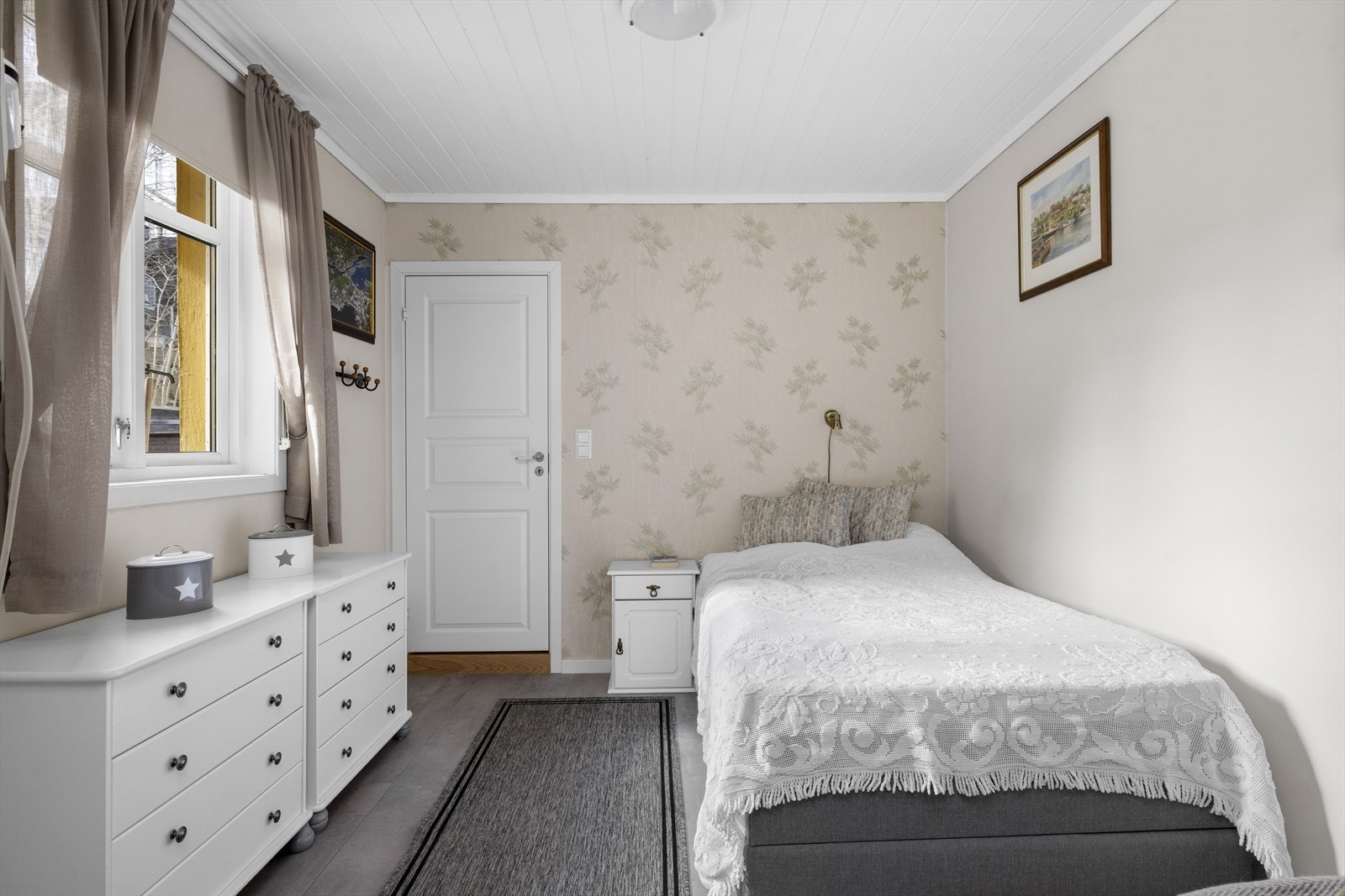 Fra master bedroom er det adkomst til eget baderom Galleribilde