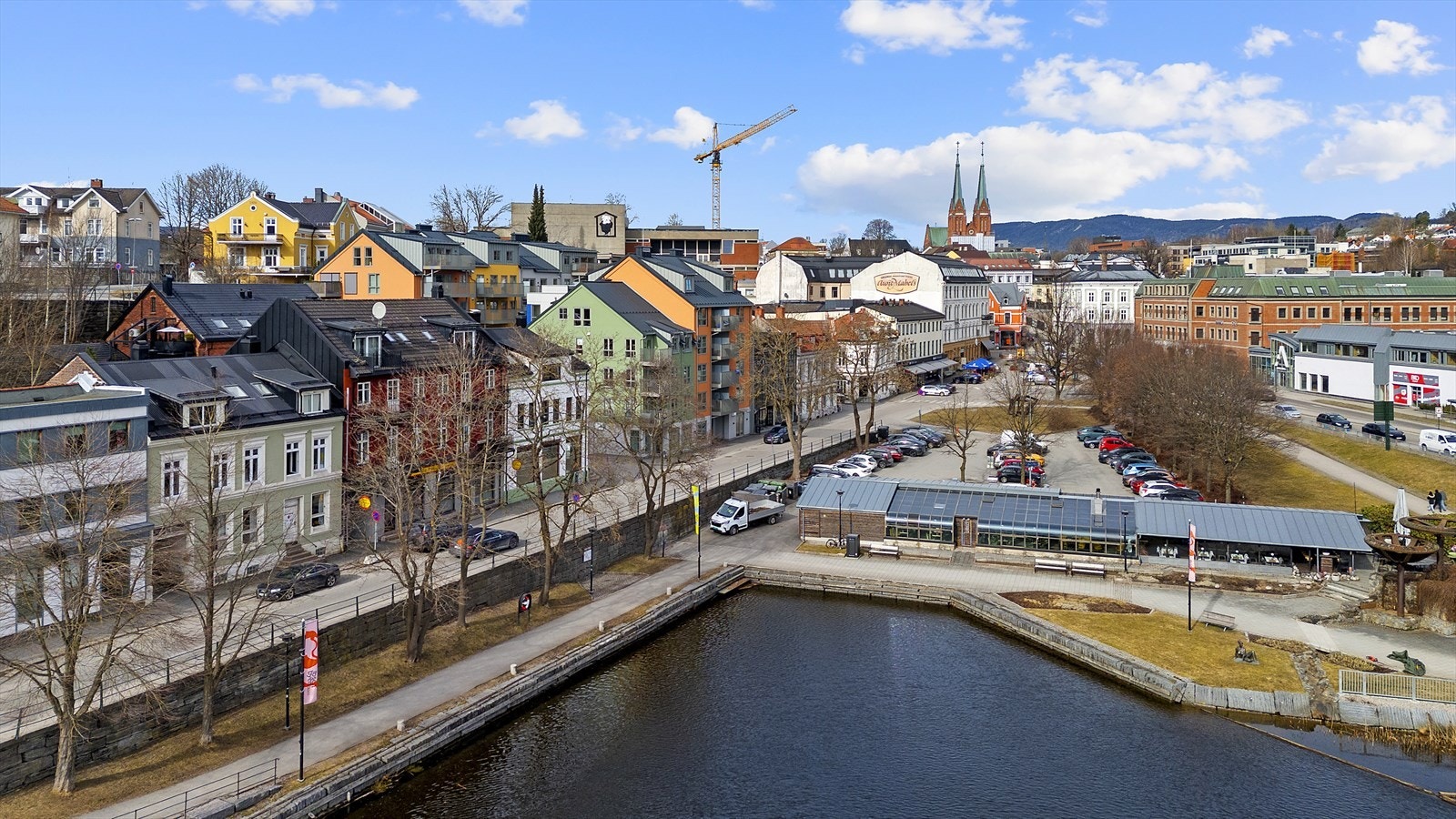 Leiligheten ligger i hjertet av Skien by, her har man gangavstand til alt Galleribilde