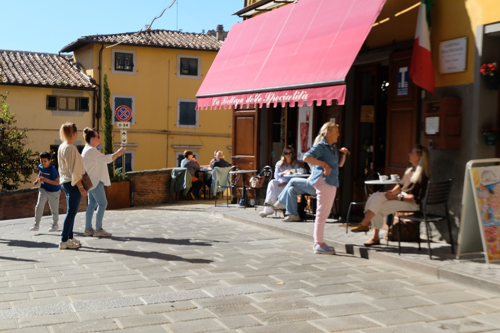 Lari Galleribilde