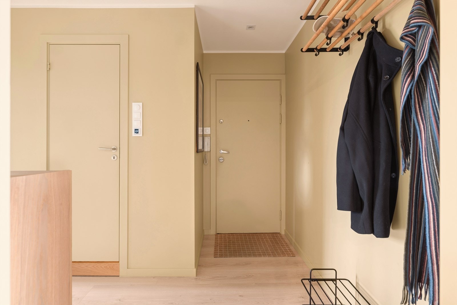 Romslig og praktisk gang/hall. Galleribilde