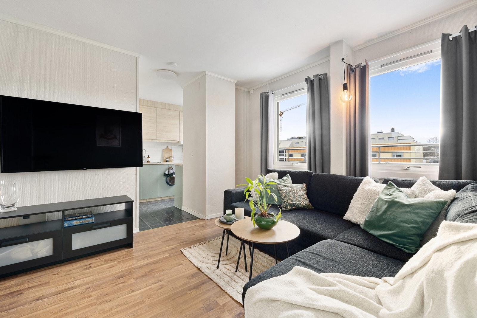 En flott hjørne leilighet i 4. etasje med moderne standard og privat terrasse. Galleribilde