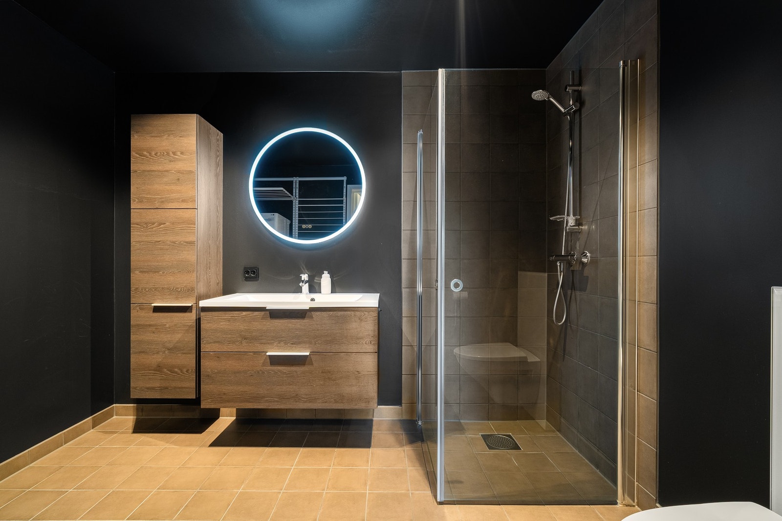 Bad II. Galleribilde