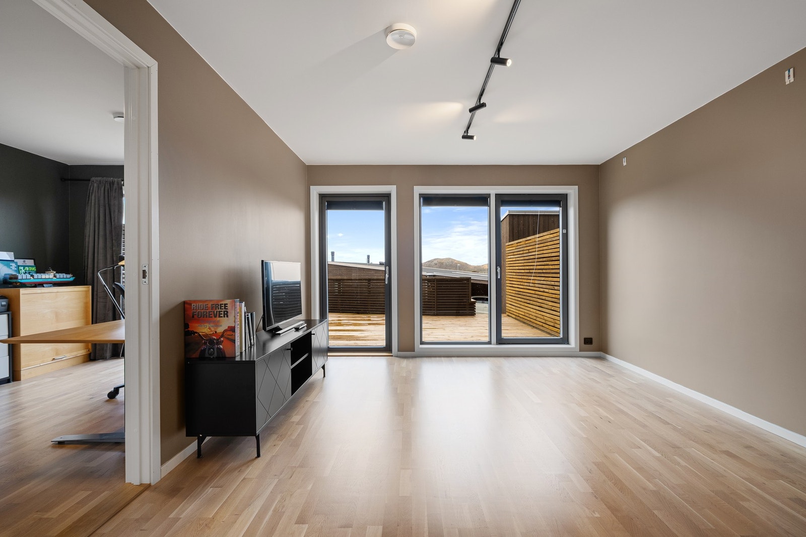 Boligen har en egen tv-stue - perfekt for barna! Galleribilde