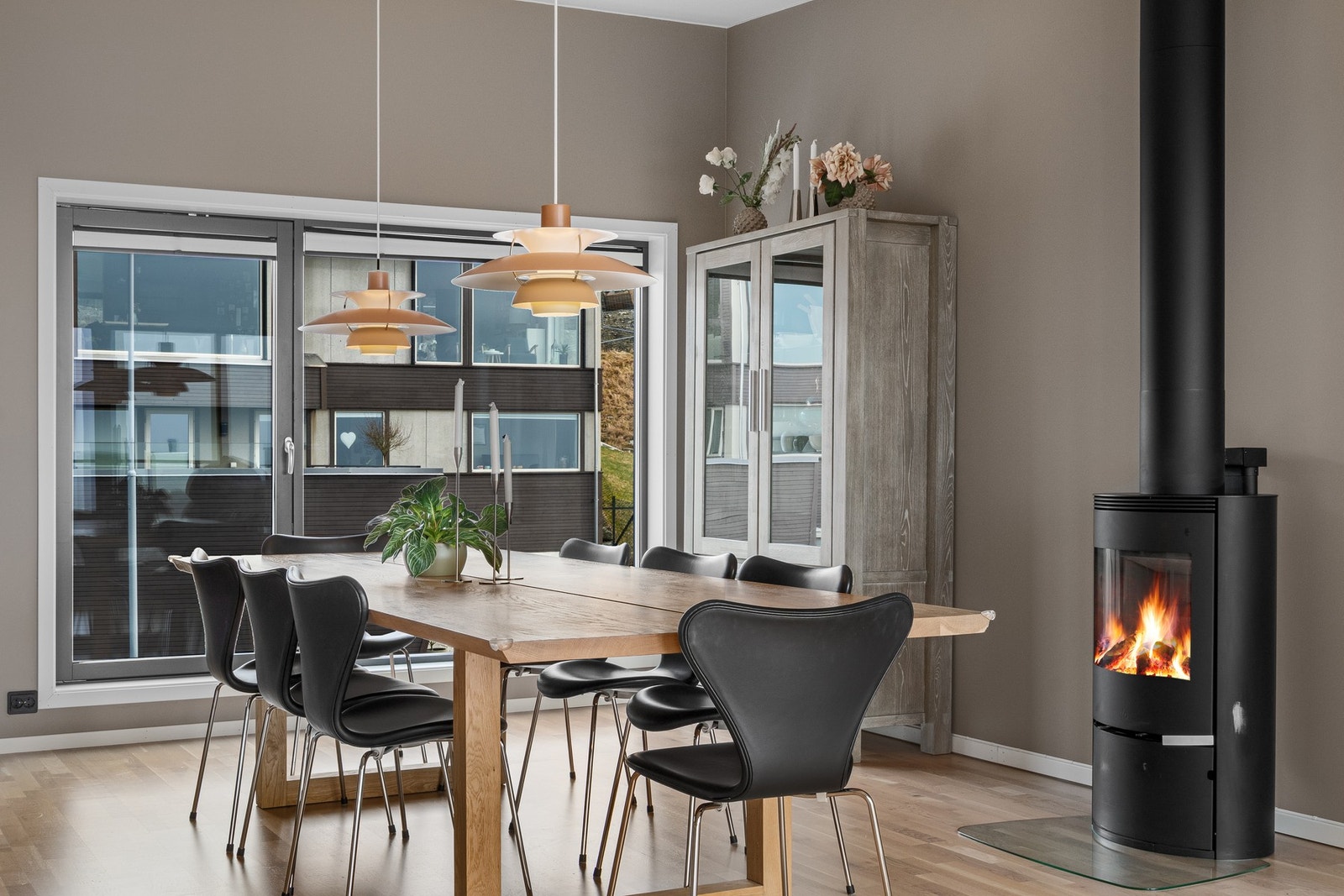 Ildsted som sørger for lun varme på kalde dager. Galleribilde