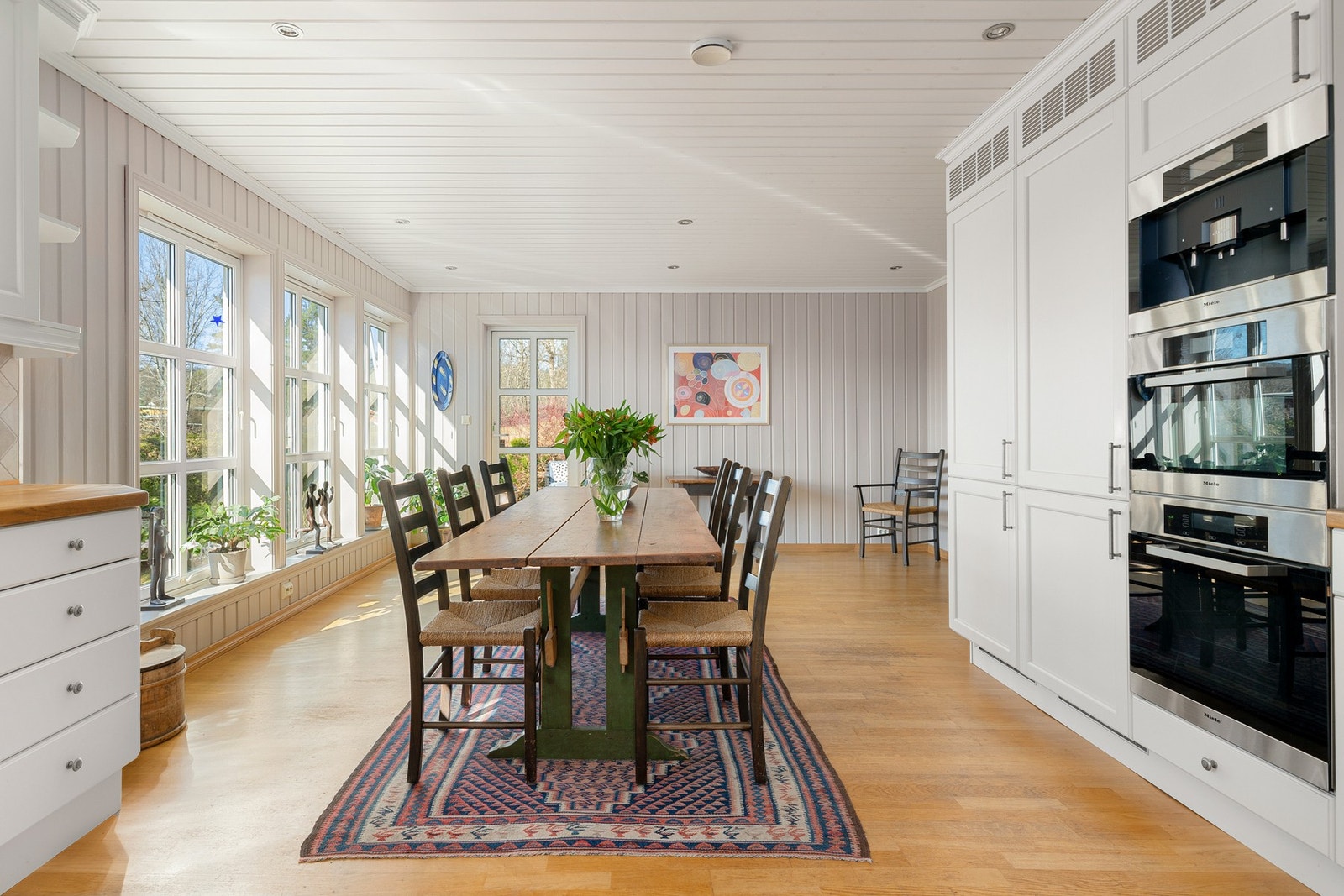 Det er god plass til et stort spisebord. Galleribilde