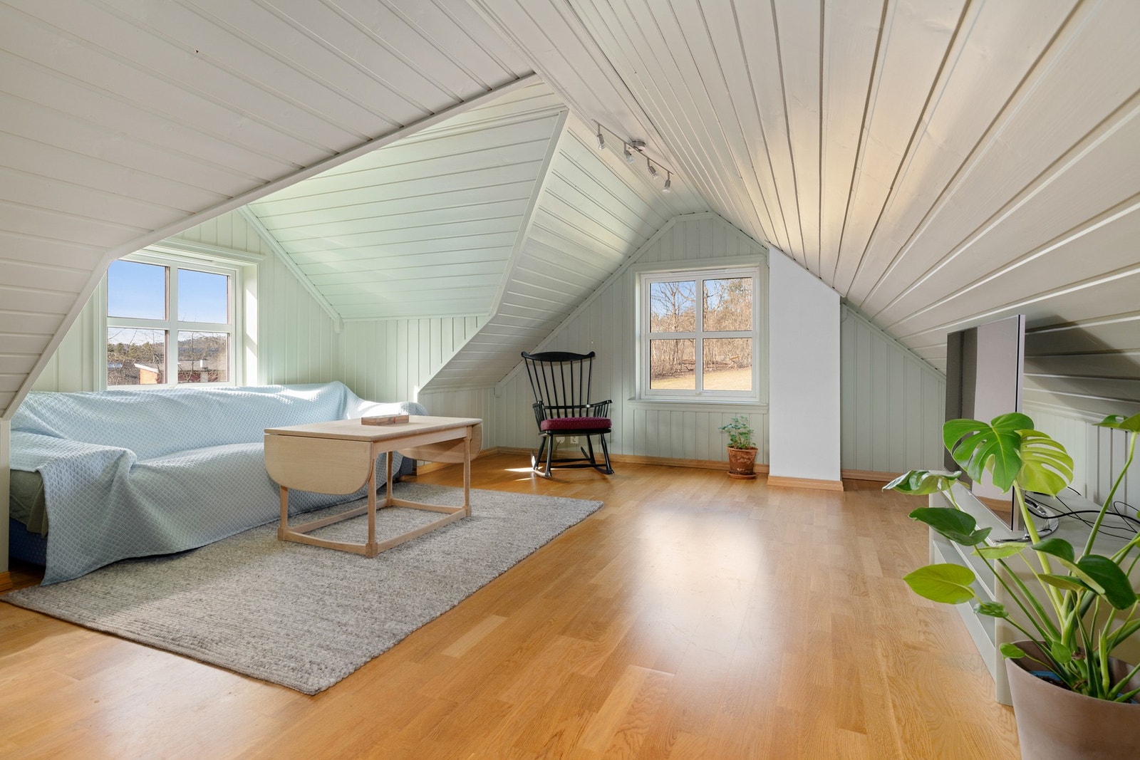 Loftstuen er opprinnelig byggemeldt som bod, men anvendes som en loftstue. Galleribilde