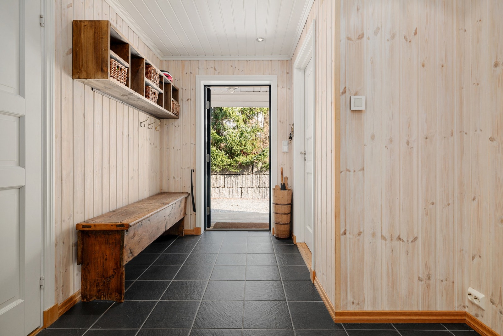 Entré/hall med god plass til oppheng av yttertøy. Galleribilde