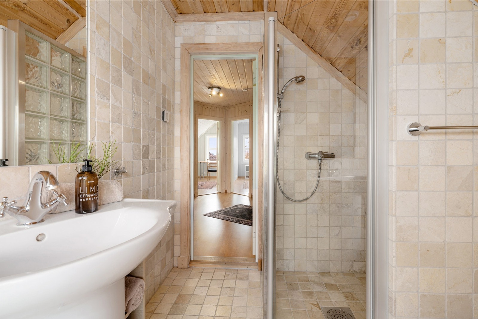 Det er vannbåren gulvvarme. Galleribilde