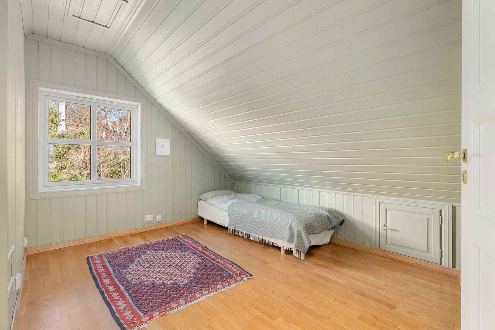 Soverom II passer perfekt som barneværelse, med god plass til både seng og lekeområde på gulvet. Galleribilde