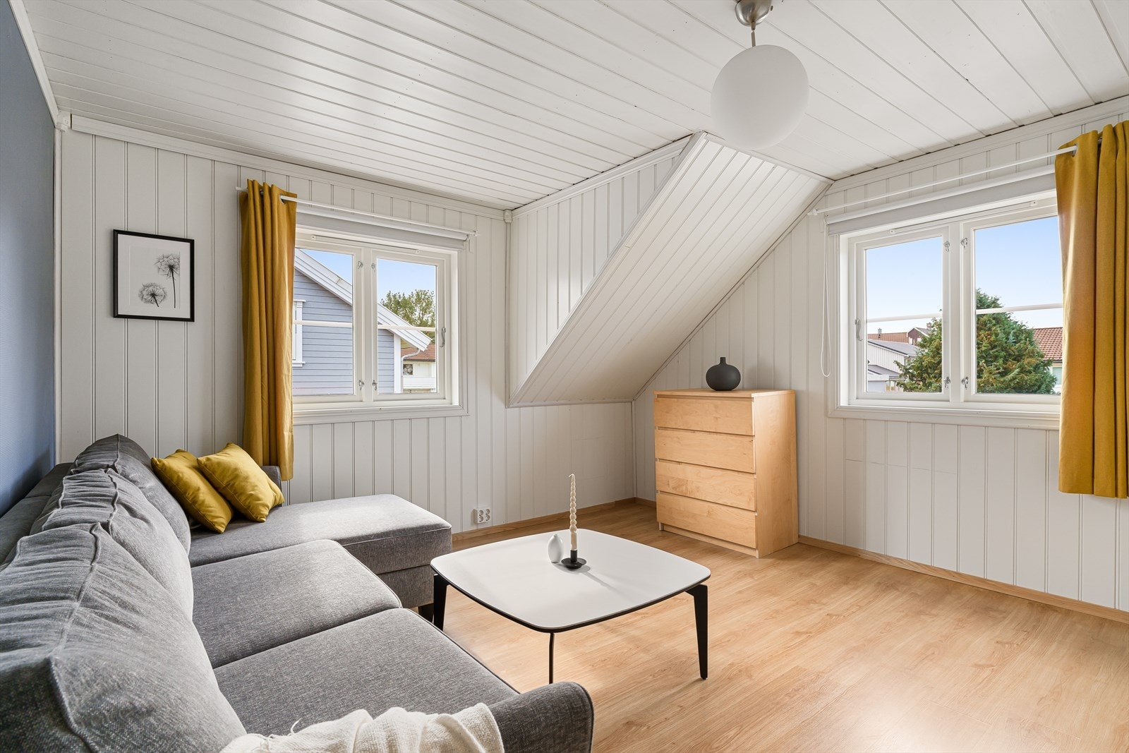 Det ene soverommet brukes i dag som loftstue. Galleribilde