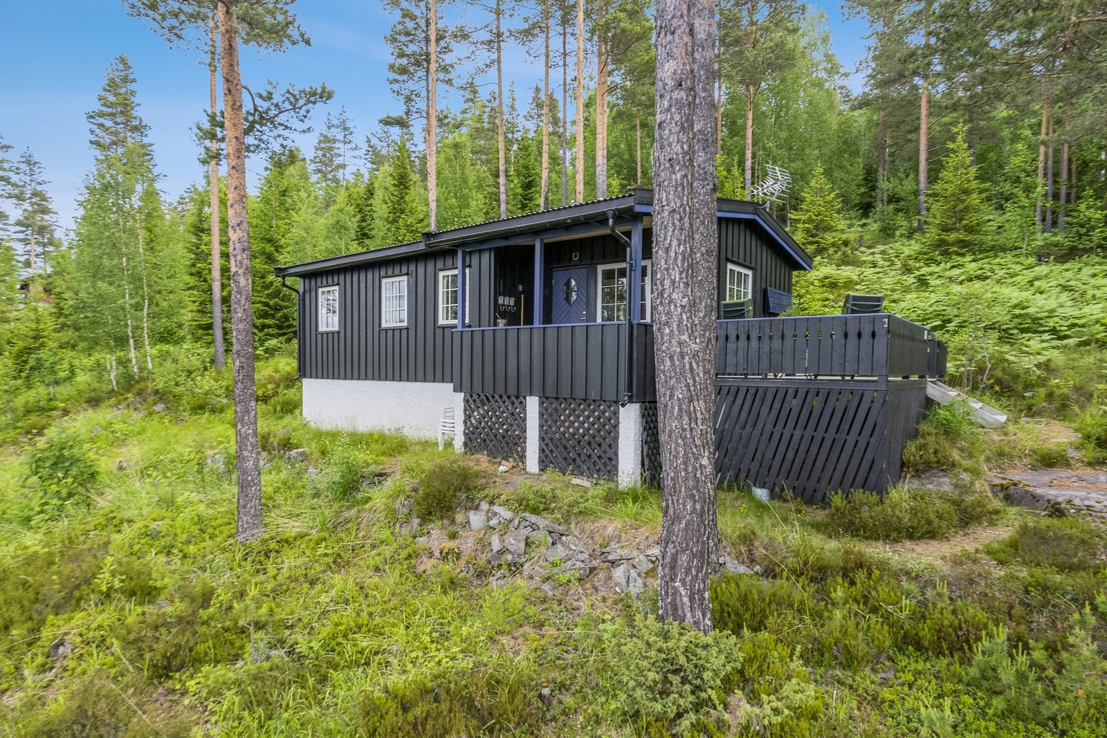 Fin markahytte som er godt vedlikeholdt gjennom årene Galleribilde