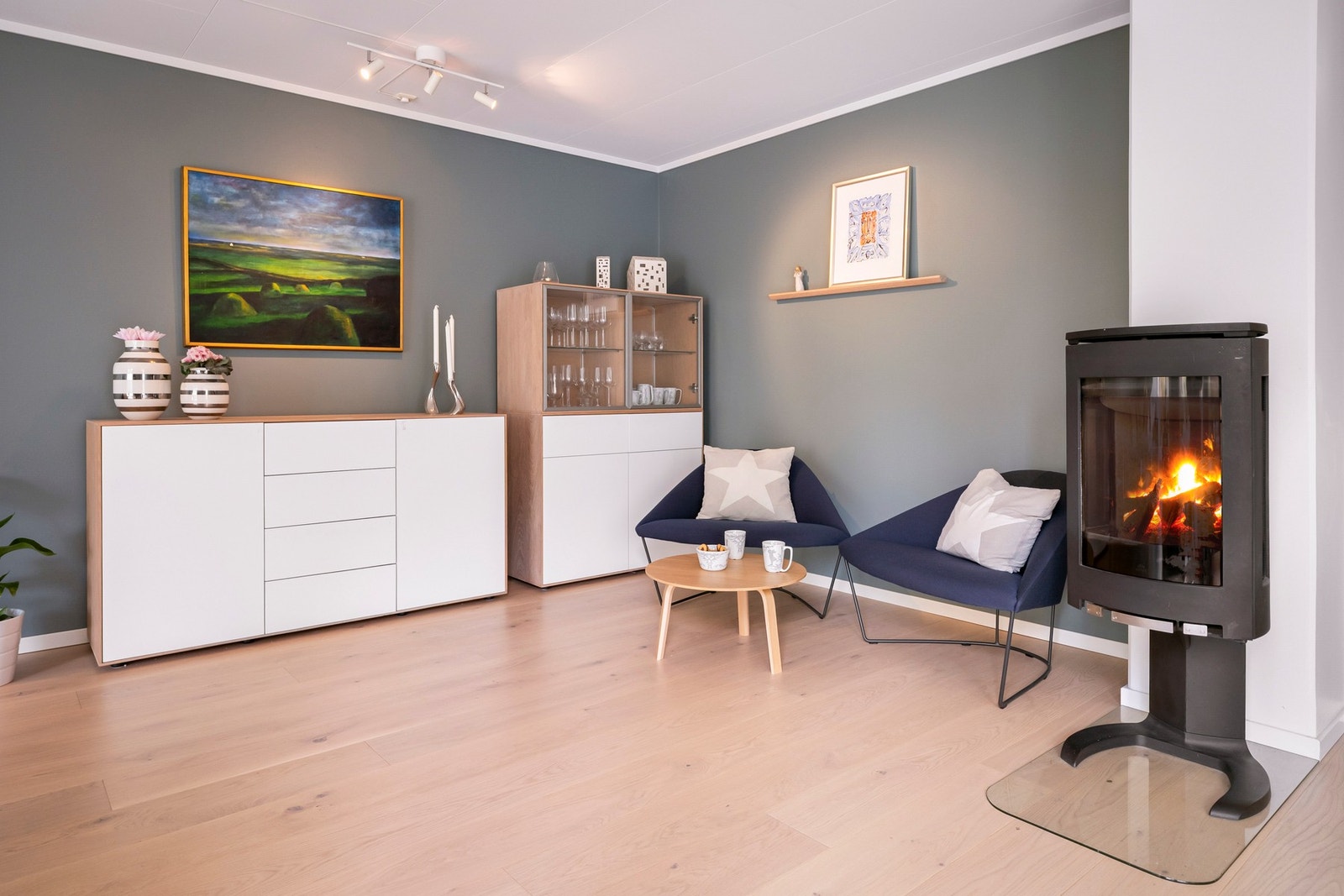 Peisovnen tilfører både varme og en lun atmosfære på kjøligere dager. Galleribilde