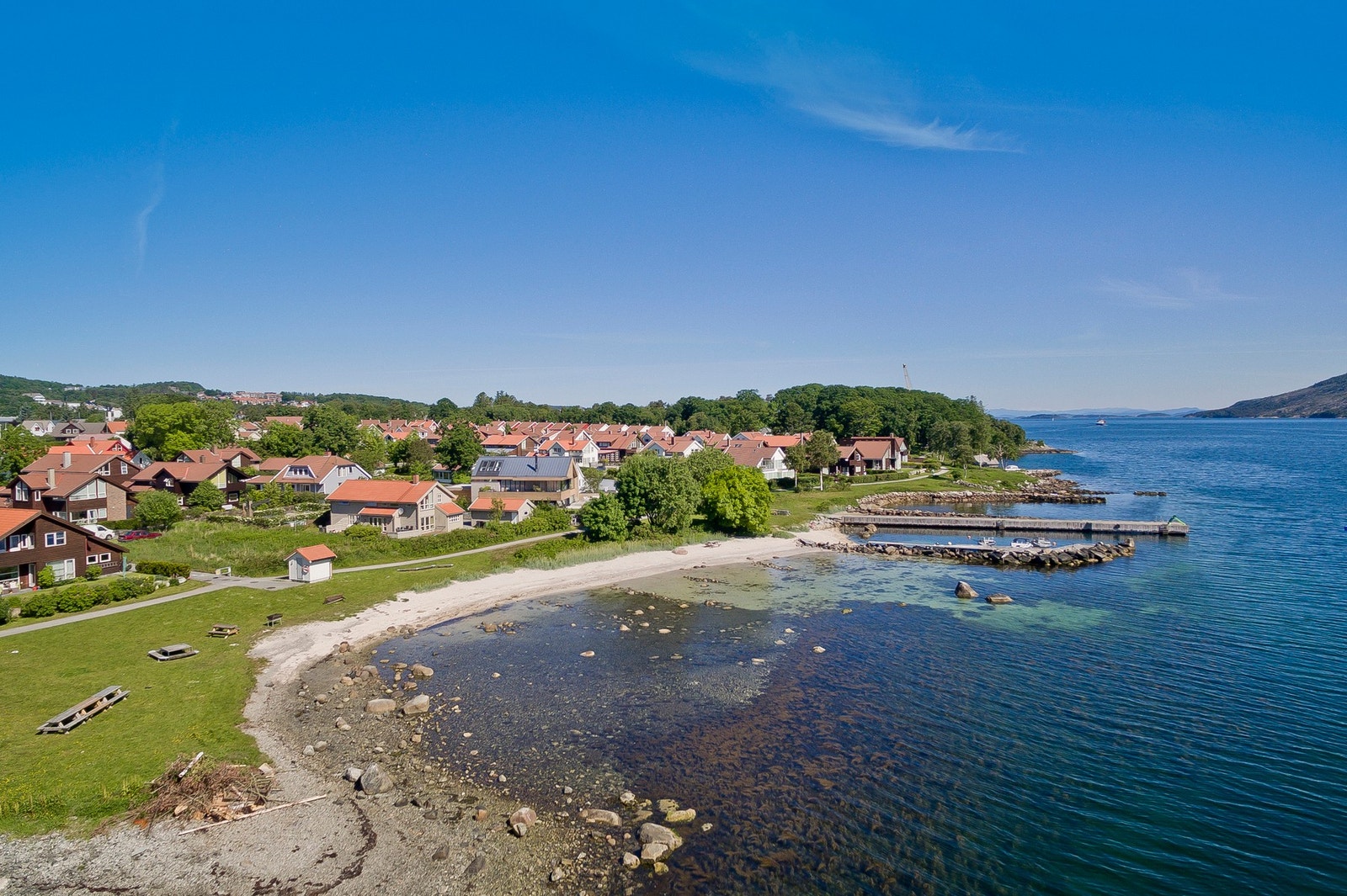 Kollektivtilbudet er svært godt, med busstopp innen kort gangavstand og Gausel togstasjon kun ca. 800 meter unna. Galleribilde