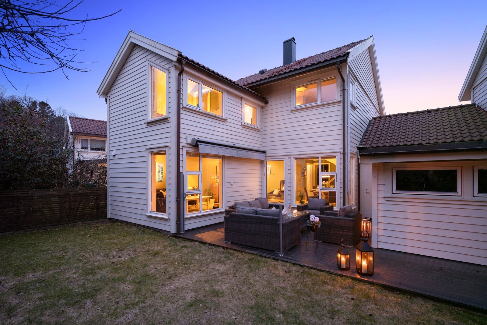 En lys og lettstelt enebolig med attraktiv og barnevennlig beliggenhet i rolige omgivelser på Forusvågen. Galleribilde