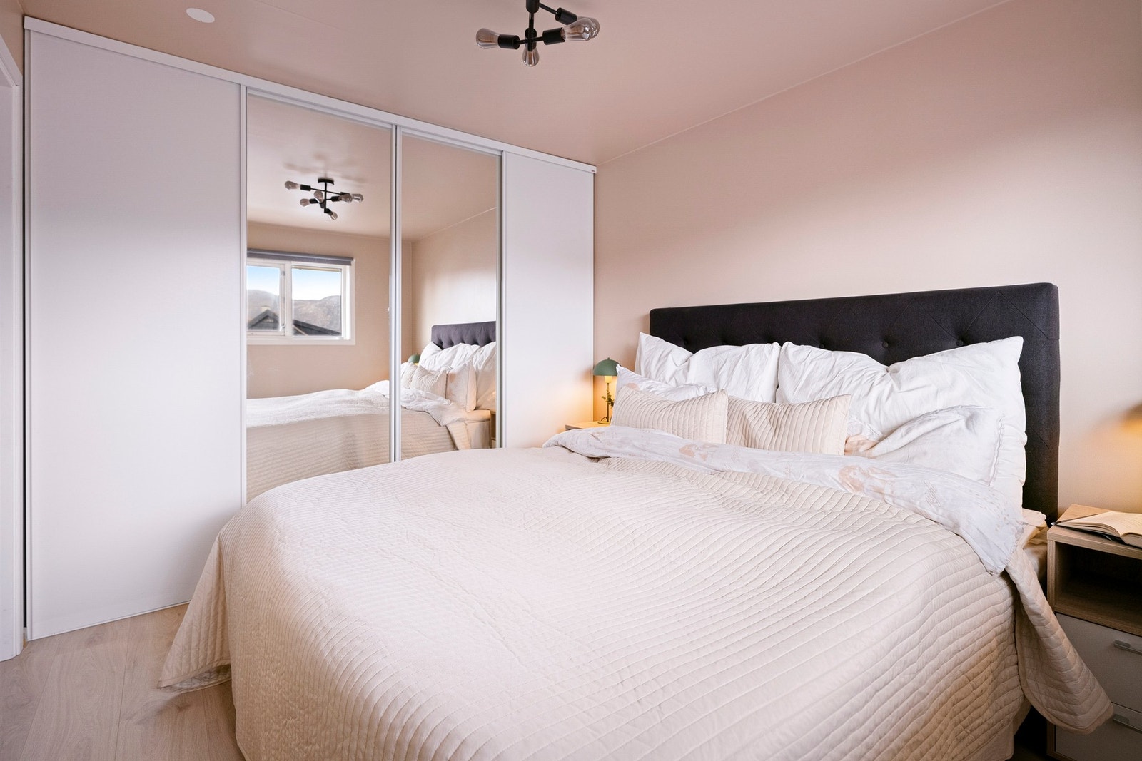 Her er også boligens tre gode soverom samlet. Galleribilde