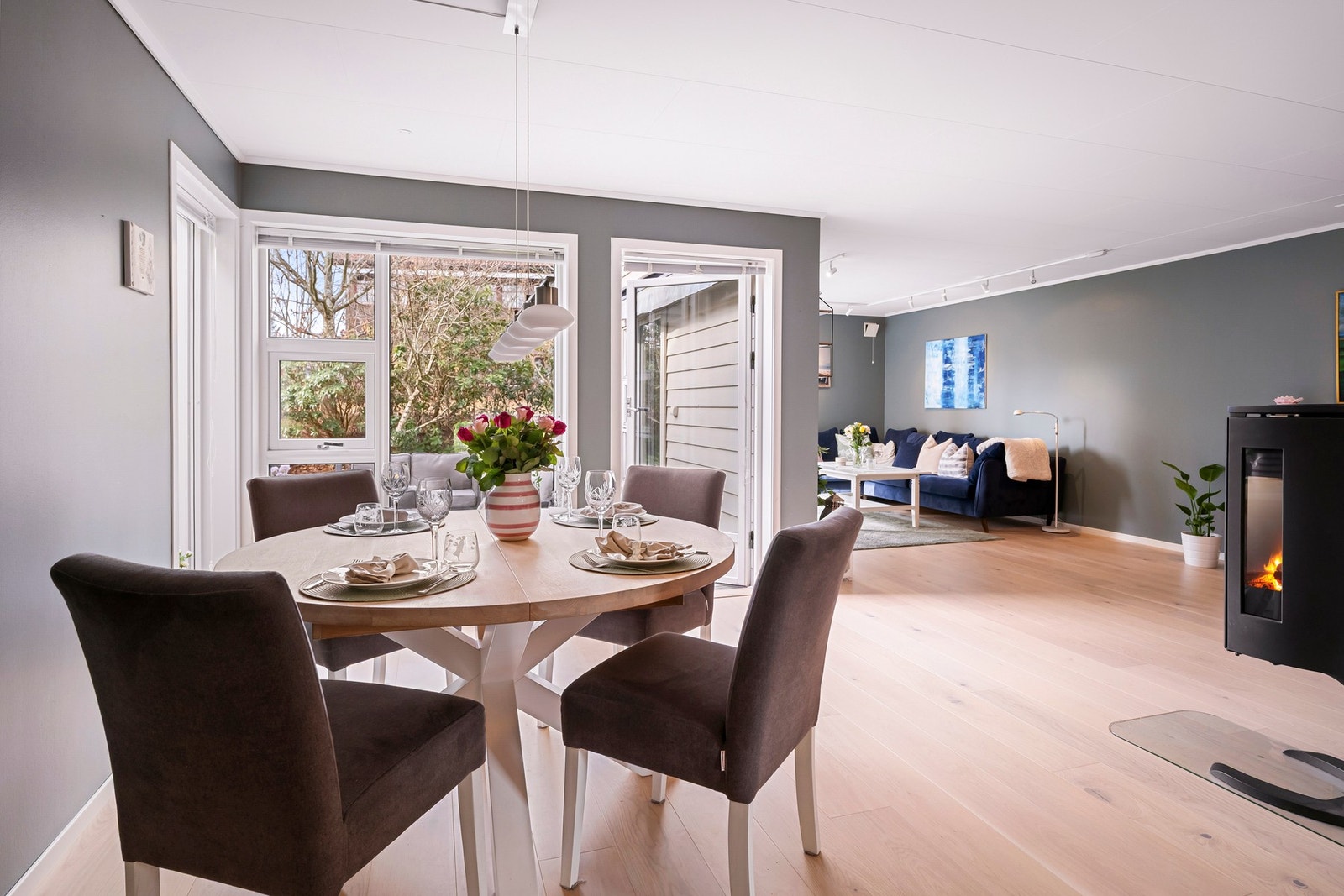 Her ligger alt til rette for sosiale sammenkomster og hyggelige måltider. Galleribilde