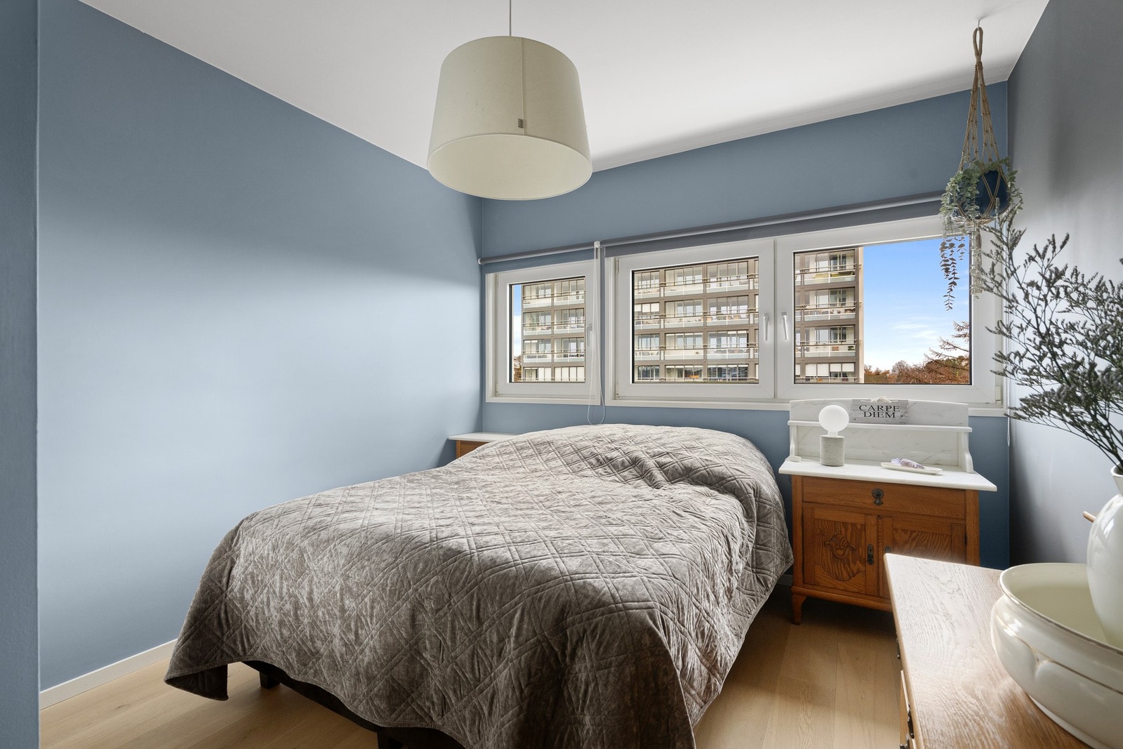 Herlig soverom med garderobe Galleribilde