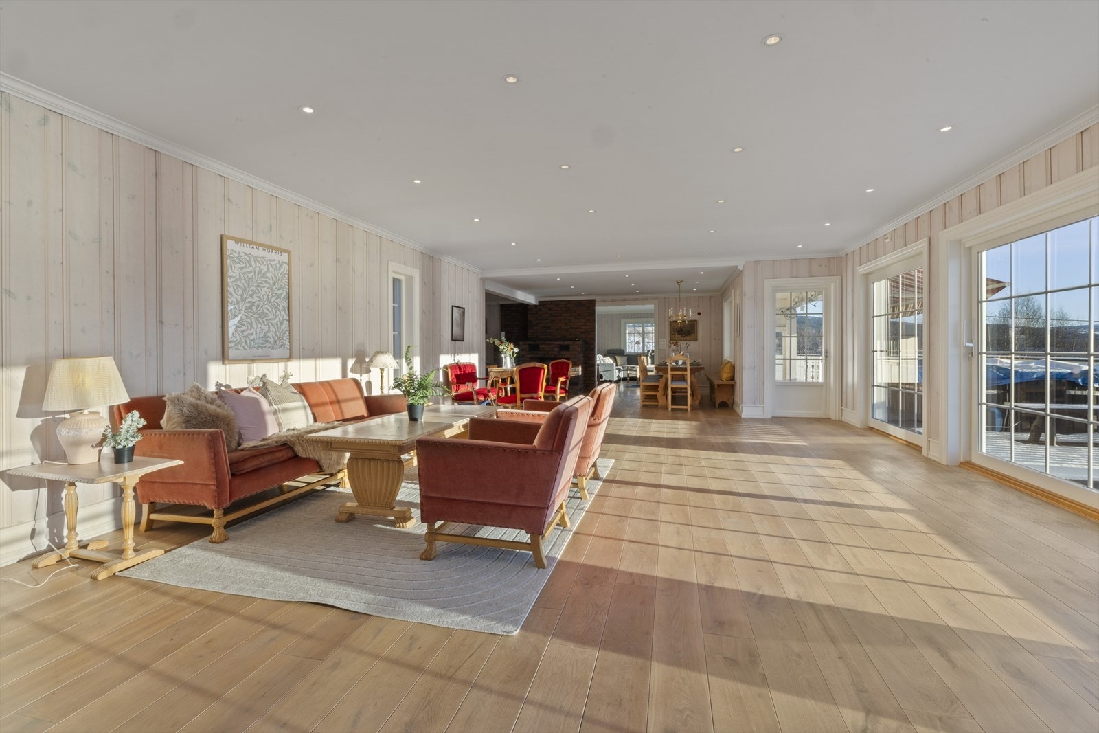 Første etasje har en åpen løsning som gir god plass til innredning i flere soner etter ønske Galleribilde