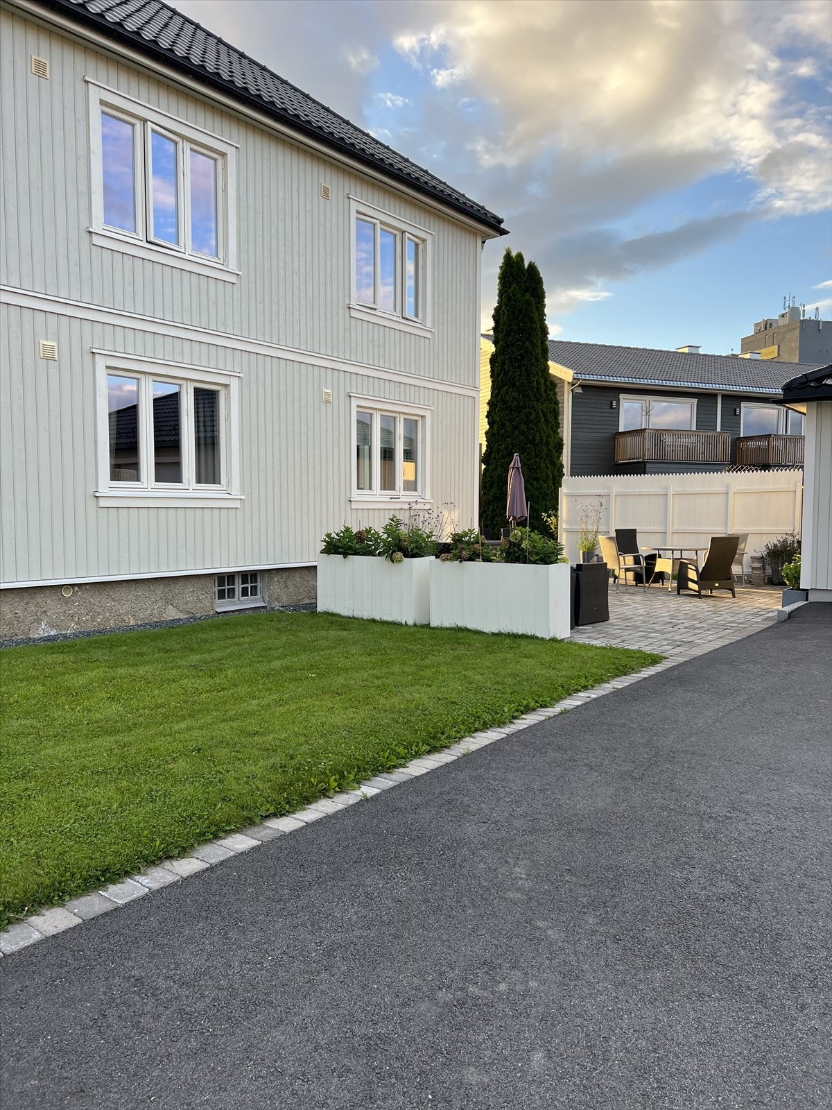 Selgers private sommerbilde. Galleribilde