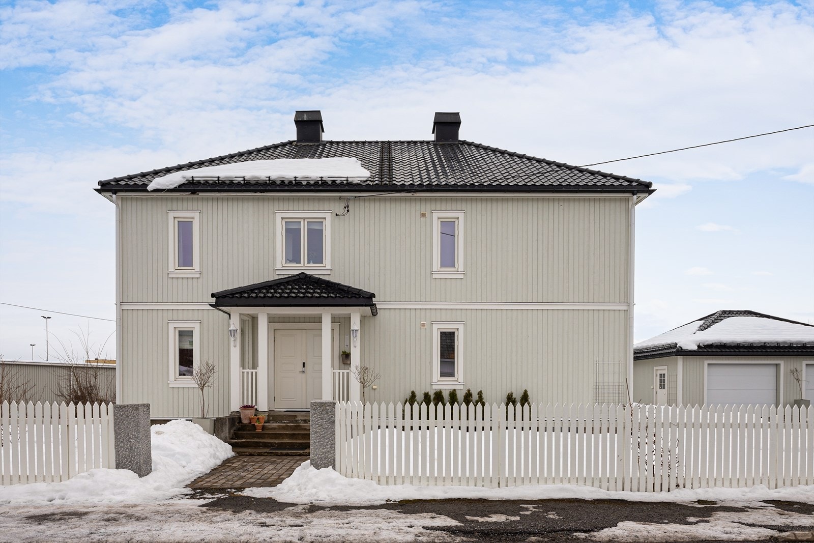 Tomten er delvis inngjerdet. Galleribilde